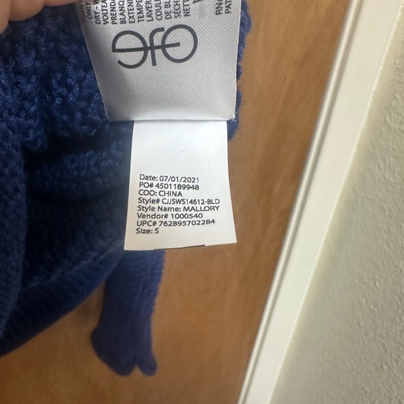 Blue‎ Textured Knit Crewneck Sweater - Picture 5 of 6